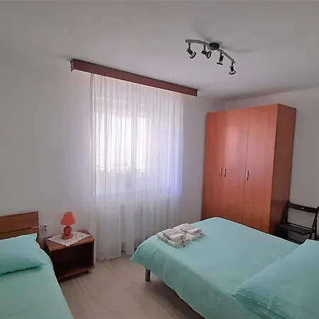 Hiša za goste Sobe Silva 3*