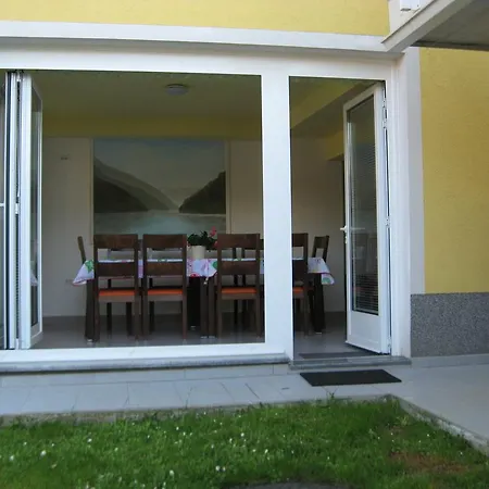 Hiša za goste Sobe Silva 3*